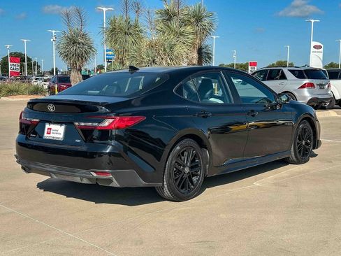 Used 2025 Toyota Camry SE FWD image 3