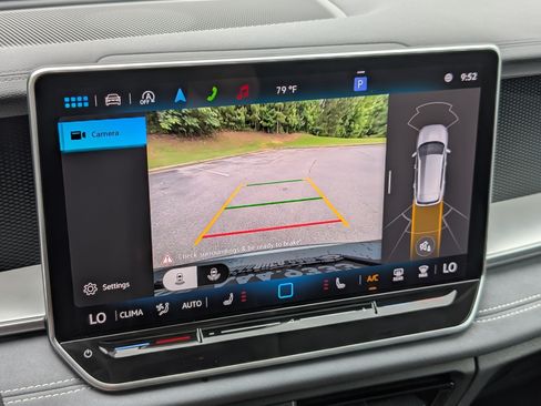 Used 2025 Volkswagen Tiguan SE w/ Panoramic Sunroof Package AWD/4WD image 26