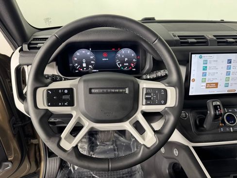 Used 2025 Land Rover Defender 110 S AWD/4WD image 18