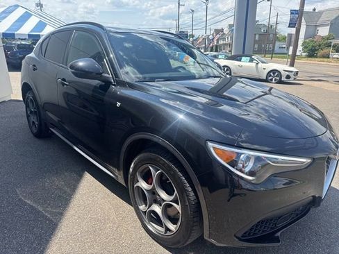 Used 2022 Alfa Romeo Stelvio Ti AWD/4WD image 4