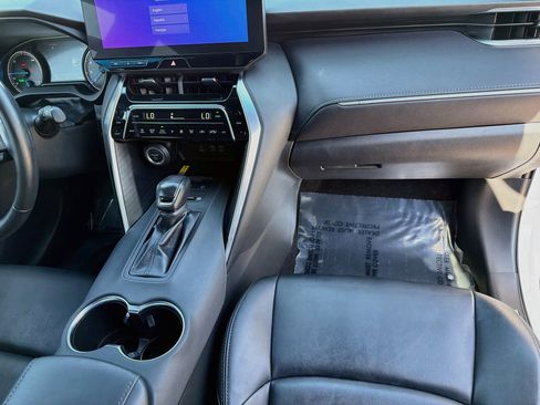 Used 2024 Toyota Venza Nightshade AWD/4WD image 18