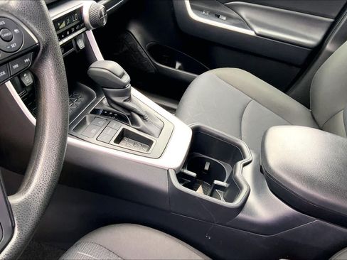 Used 2025 Toyota RAV4 XLE FWD image 17