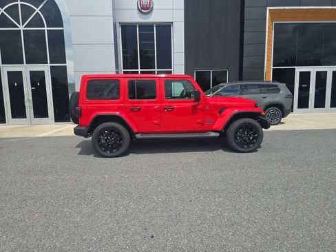 Certified 2025 Jeep Wrangler Unlimited Sahara AWD/4WD image 8