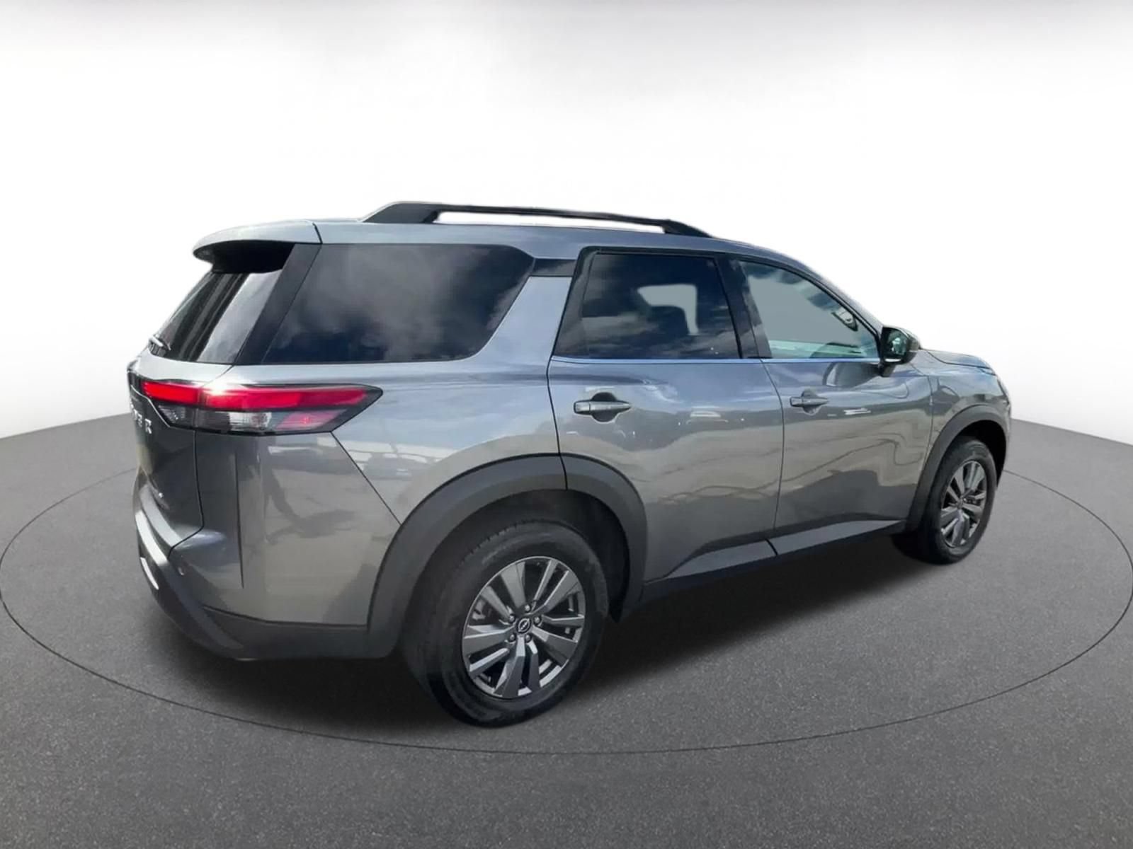 Used 2025 Nissan Pathfinder SV AWD/4WD image 14