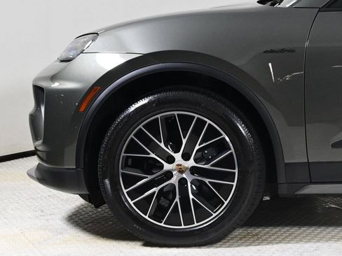 Certified 2025 Porsche Macan Electric image 28