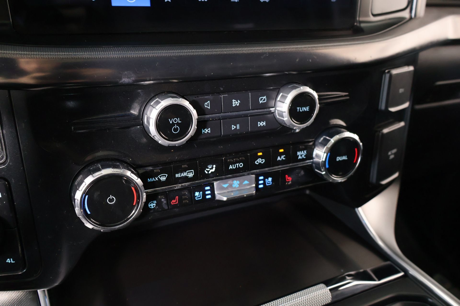 Used 2024 Ford F150 Platinum w/ Equipment Group 702A High AWD/4WD image 8