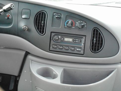 Used 1998 Ford E-150 and Econoline 150 image 22