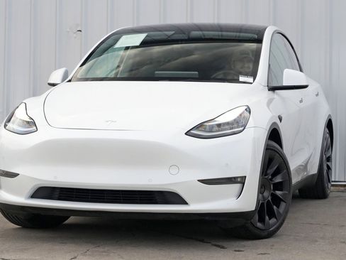 Used 2021 Tesla Model Y Long Range image 3
