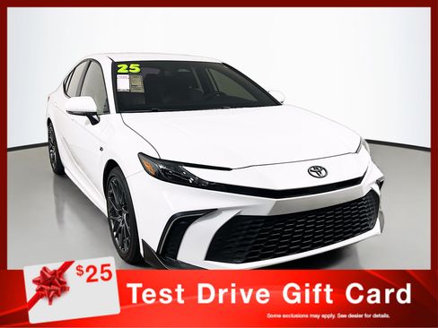 Used 2025 Toyota Camry SE w/ Convenience Package FWD image 1