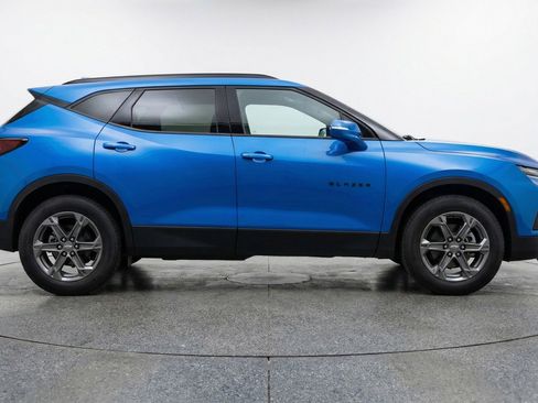 Used 2025 Chevrolet Blazer LT image 11