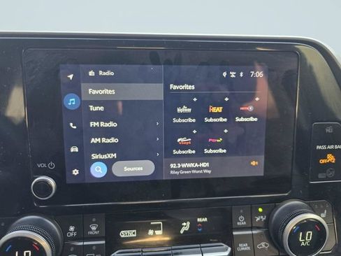 Used 2024 Toyota Highlander XLE FWD image 10