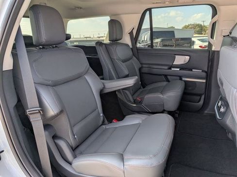 New 2025 Ford Expedition Active image 50