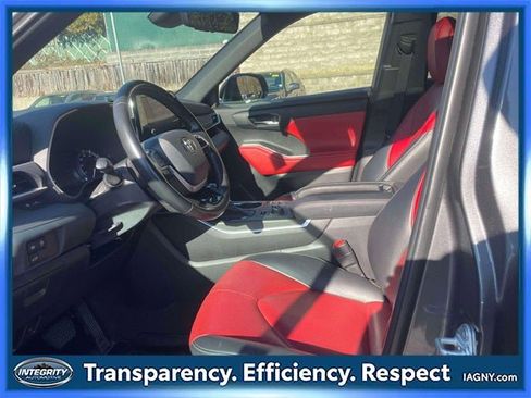 Certified 2023 Toyota Highlander XSE image 16