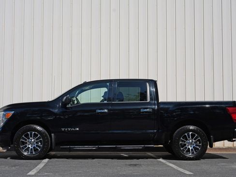 Used 2021 Nissan Titan SV w/ SV Convenience Package RWD image 8