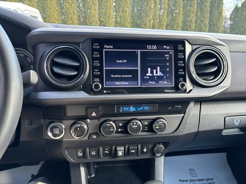 Used 2022 Toyota Tacoma TRD Sport image 24