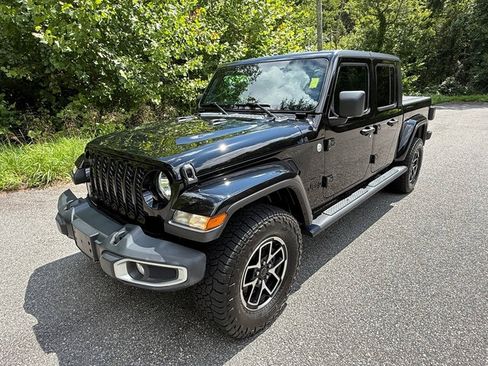 Used 2021 Jeep Gladiator Sport AWD/4WD image 2
