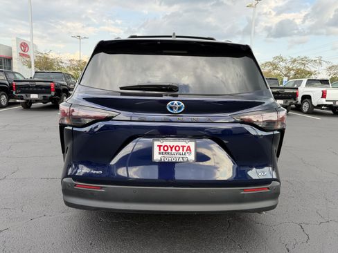Certified 2025 Toyota Sienna XLE w/ XLE Plus Package AWD/4WD image 7
