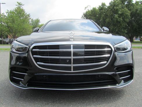 Used 2022 Mercedes-Benz S 580 4MATIC Sedan w/ AMG Line Package image 4