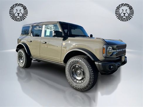 New 2025 Ford Bronco Badlands image 3