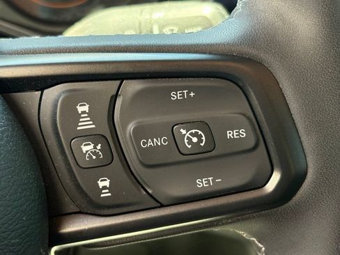 Certified 2025 Jeep Gladiator Sport AWD/4WD image 15