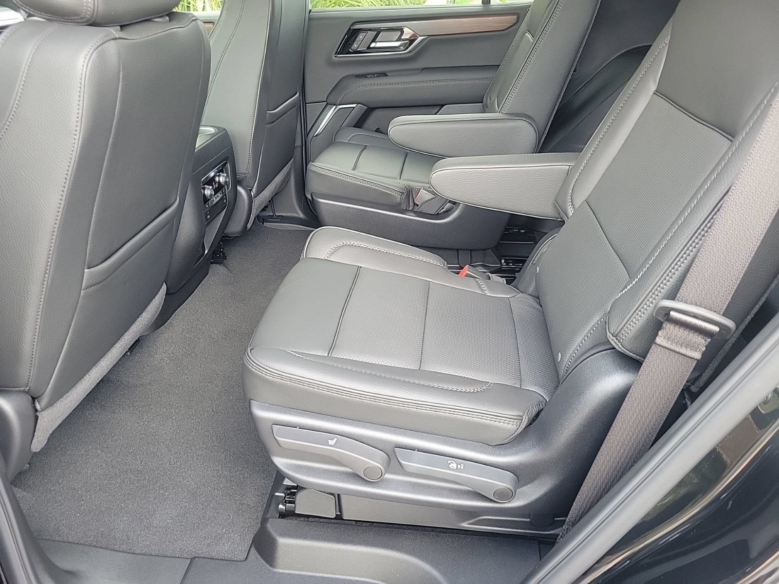 New 2026 GMC Yukon Denali w/ Sun & Power Step Package AWD/4WD image 12