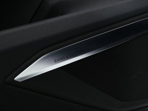 Used 2024 Audi Q8 e-tron Premium Plus image 7