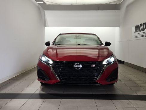 Used 2024 Nissan Altima 2.5 SR w/ SR Premium Package image 3