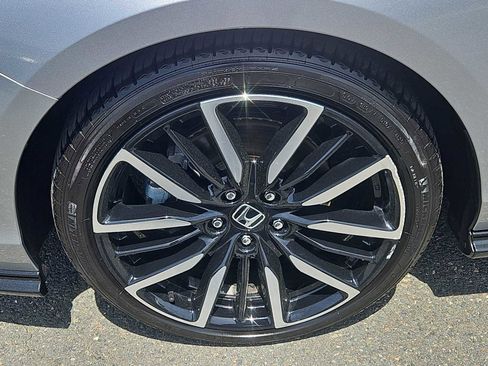 Used 2023 Honda Accord Touring image 7