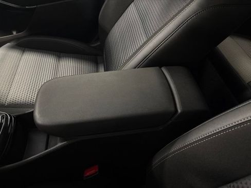 Used 2025 Chevrolet Trax LT FWD image 25