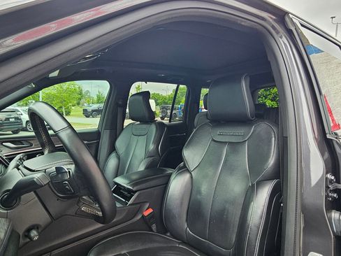 Used 2022 Jeep Grand Cherokee Overland w/ Advanced Protech Group III AWD/4WD image 22