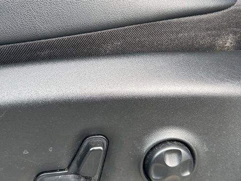 Used 2024 Chrysler Pacifica Touring-L image 27