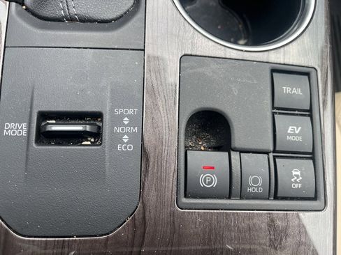 Used 2023 Toyota Highlander Platinum image 19