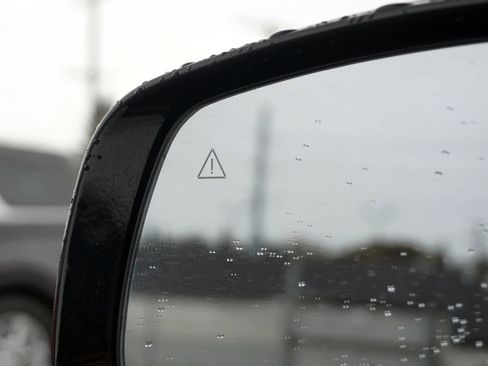 Used 2024 Kia Carnival LX image 29