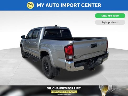 Used 2022 Toyota Tacoma SR5 AWD/4WD image 5