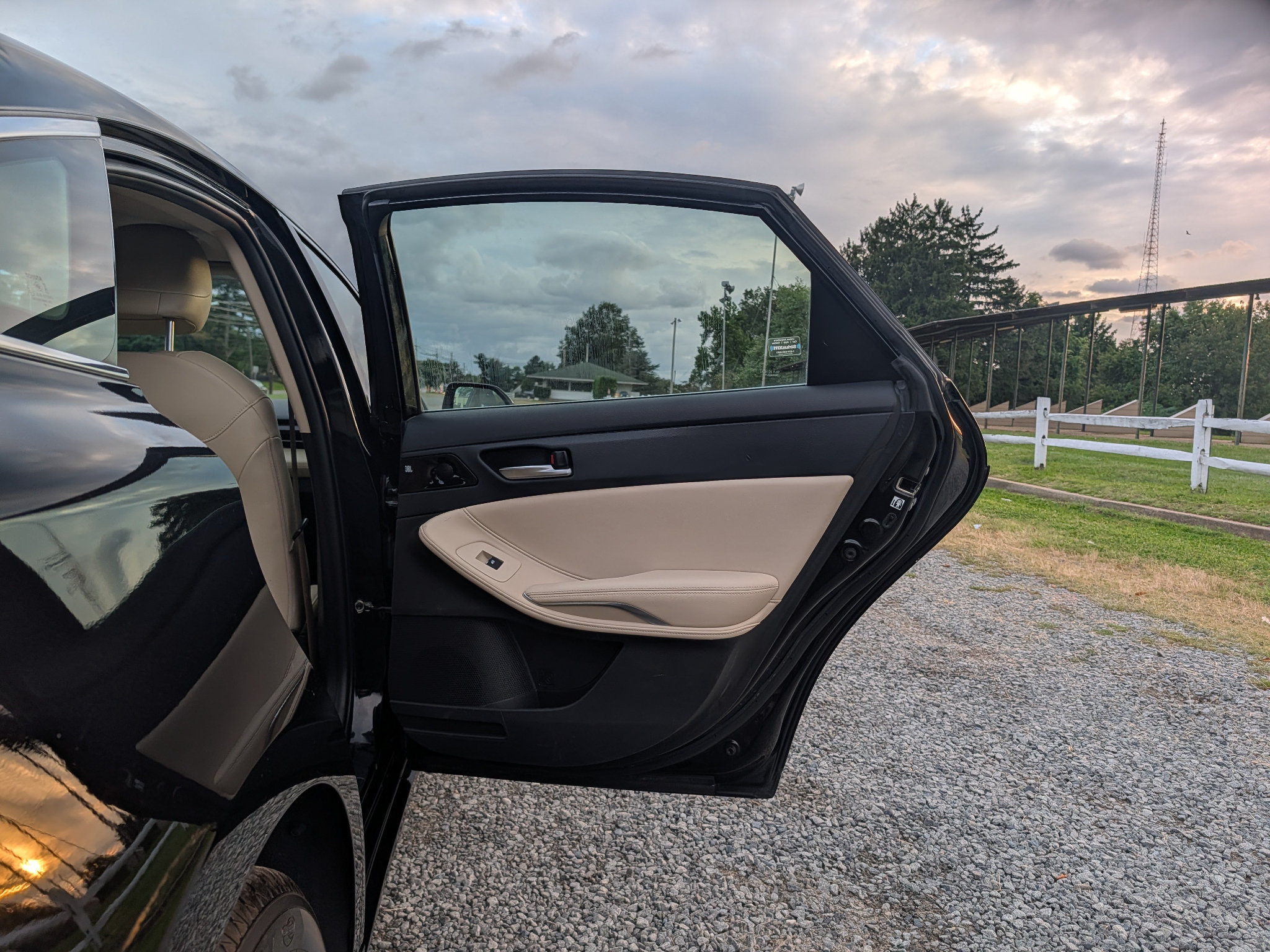 Used 2019 Toyota Avalon XLE w/ Moonroof Package FWD image 12