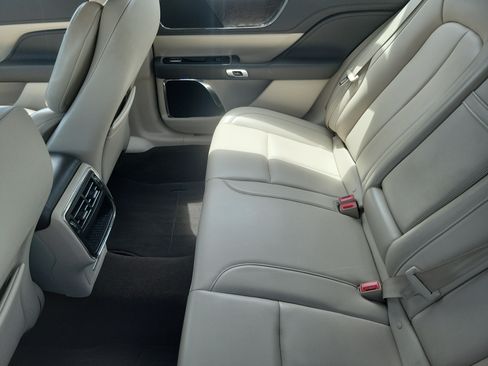 Used 2020 Lincoln Continental FWD image 9