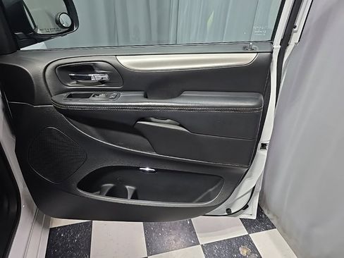 Used 2015 Dodge Grand Caravan SE w/ Quick Order Package 29E SE image 6
