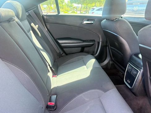 Used 2017 Dodge Charger SE image 5