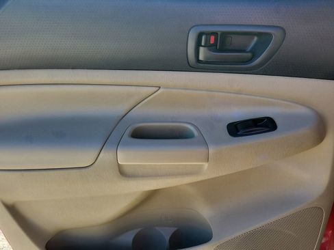 Used 2015 Toyota Tacoma PreRunner image 8