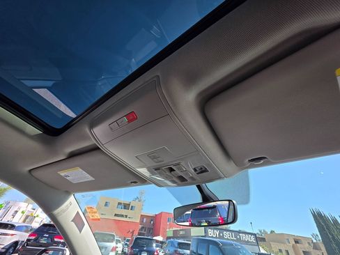 Used 2021 Volkswagen Atlas SE image 12