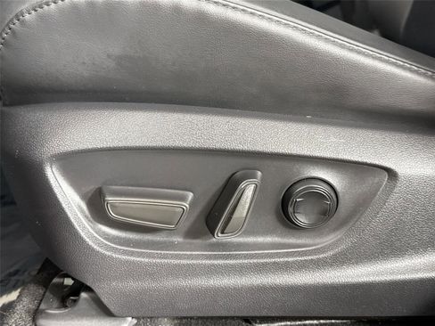 Certified 2023 Toyota Crown Limited image 31