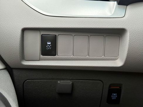 Used 2015 Toyota Sienna LE FWD image 17