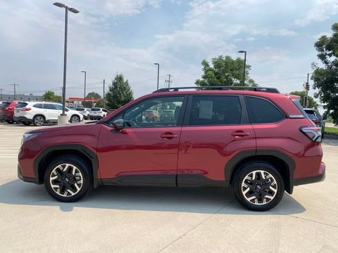 Used 2025 Subaru Forester Premium w/ Convenience Package #1 AWD/4WD image 2
