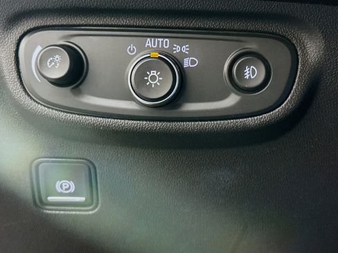 Used 2020 GMC Terrain SLT image 16