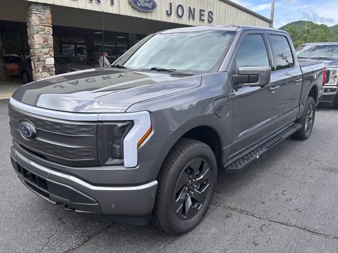 Used 2023 Ford F150 Lightning Lariat w/ Max Trailer Tow Package AWD/4WD image 2