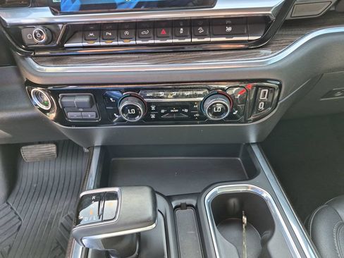 Used 2024 Chevrolet Silverado 1500 LT Trail Boss w/ Convenience Package II AWD/4WD image 29