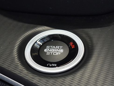 Used 2023 Jeep Grand Cherokee Laredo AWD/4WD image 19