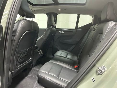 Used 2025 Volvo XC40 B5 Core image 12