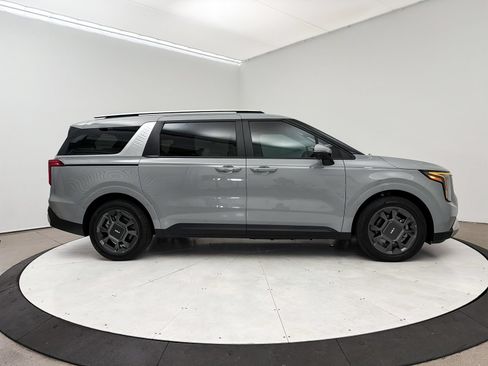 Certified 2025 Kia Carnival EX FWD image 32