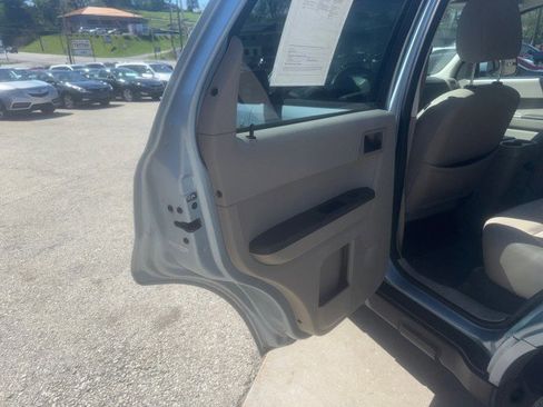 Used 2008 Ford Escape 2WD Hybrid image 14
